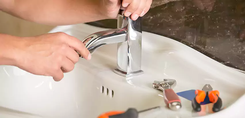 Bathtub Faucet Replacement in Merrick
